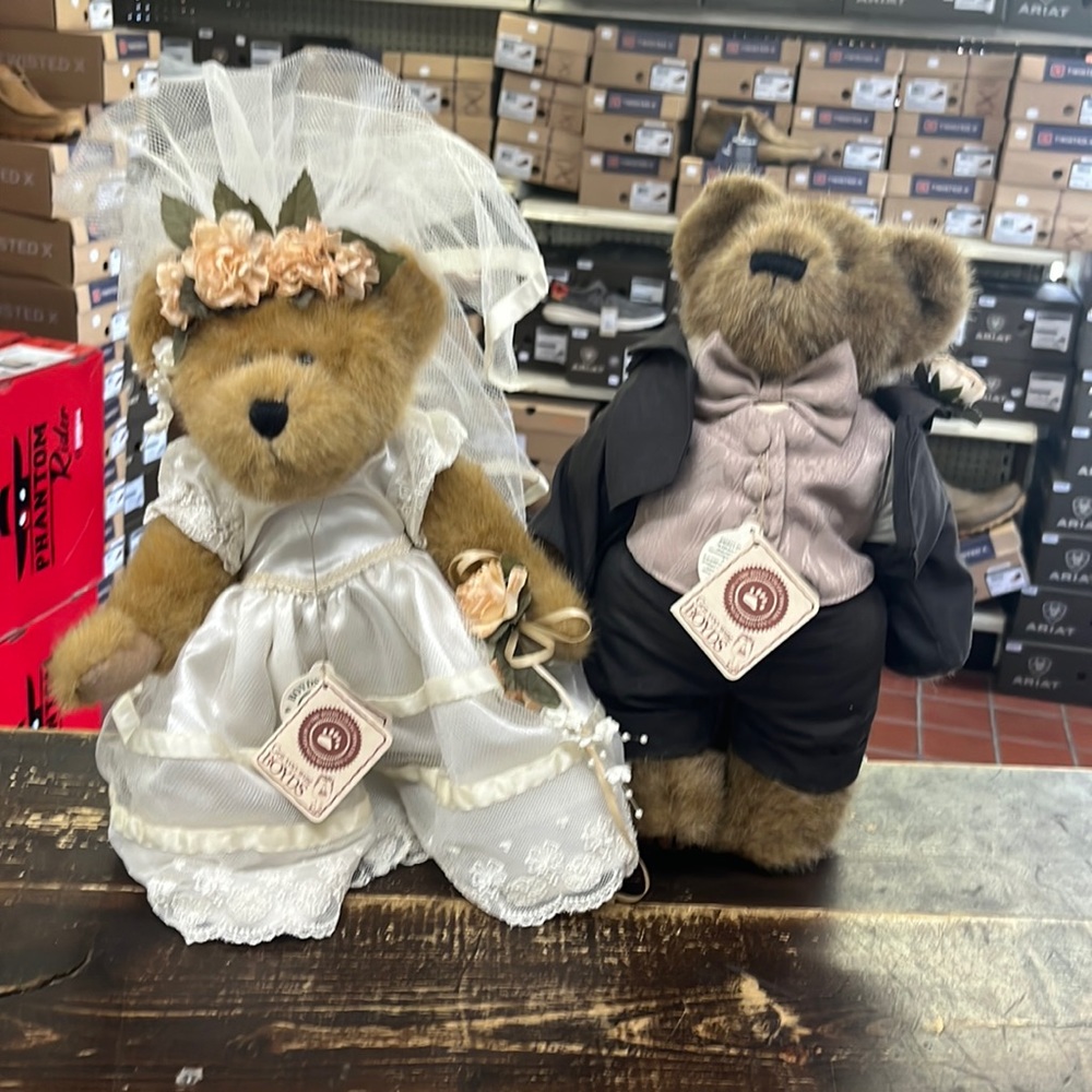 Boyd’s Bears bride and groom